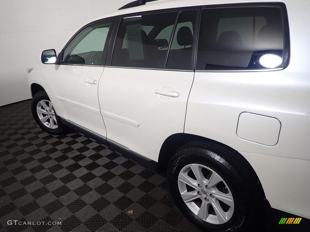 2013 Highlander V6 - Blizzard White Pearl / Ash photo #18
