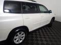 Blizzard White Pearl - Highlander V6 Photo No. 19