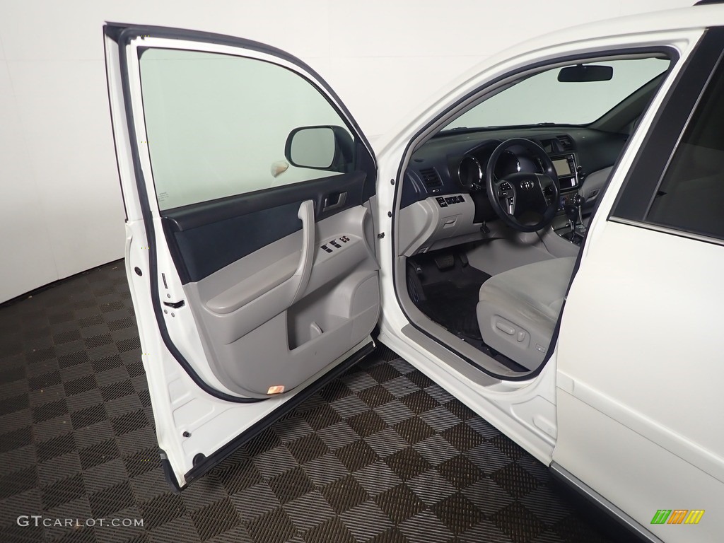 2013 Highlander V6 - Blizzard White Pearl / Ash photo #20