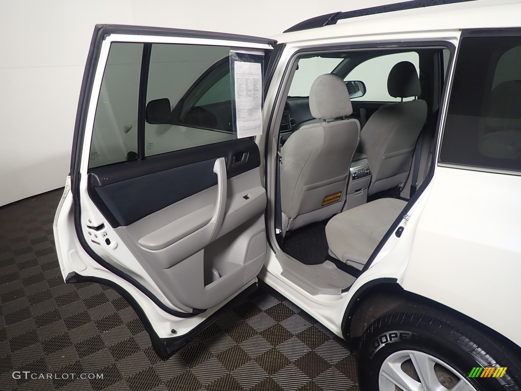 2013 Highlander V6 - Blizzard White Pearl / Ash photo #34