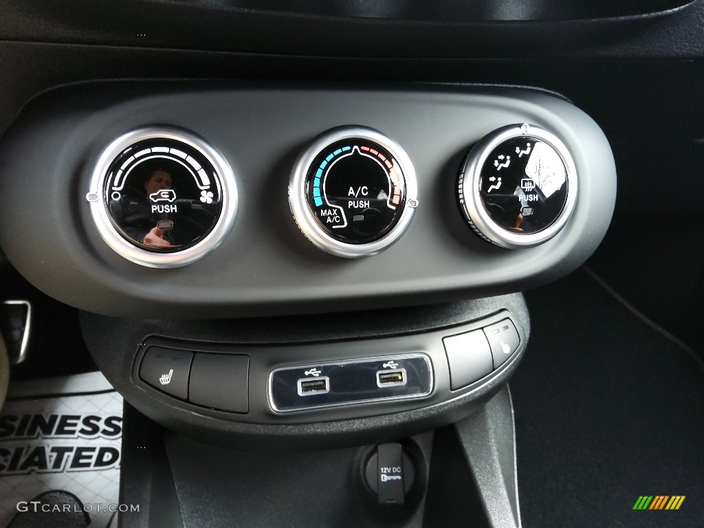 2021 Fiat 500X Sport AWD Controls Photos