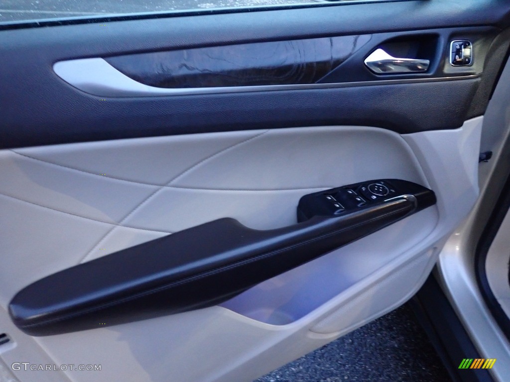 2017 MKC Reserve AWD - White Gold / Cappuccino photo #21