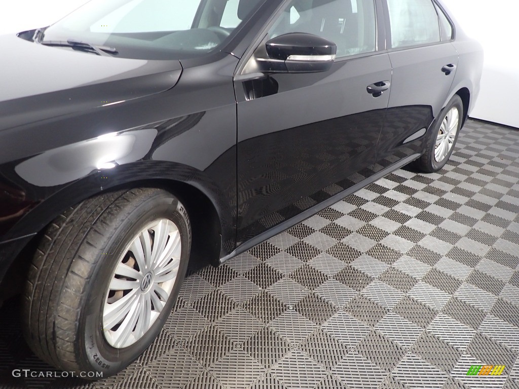 2015 Passat S Sedan - Black / Titan Black photo #9