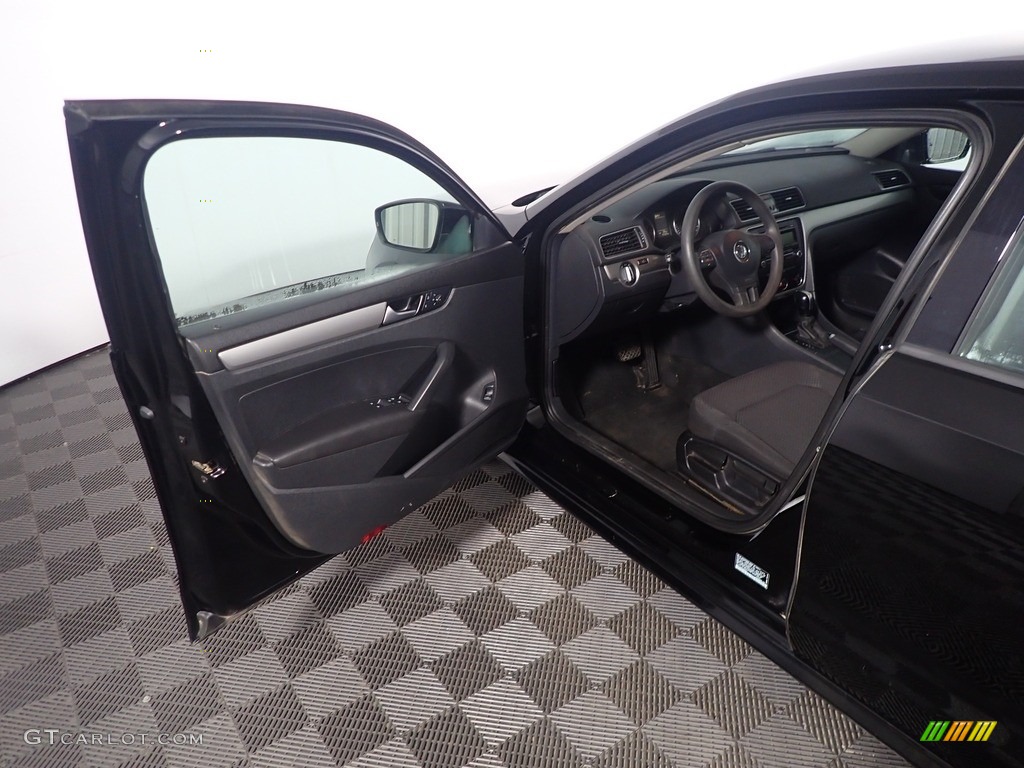 2015 Passat S Sedan - Black / Titan Black photo #19
