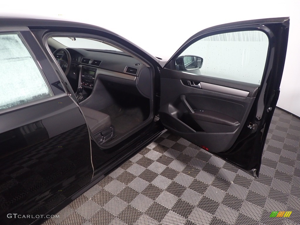 2015 Passat S Sedan - Black / Titan Black photo #36