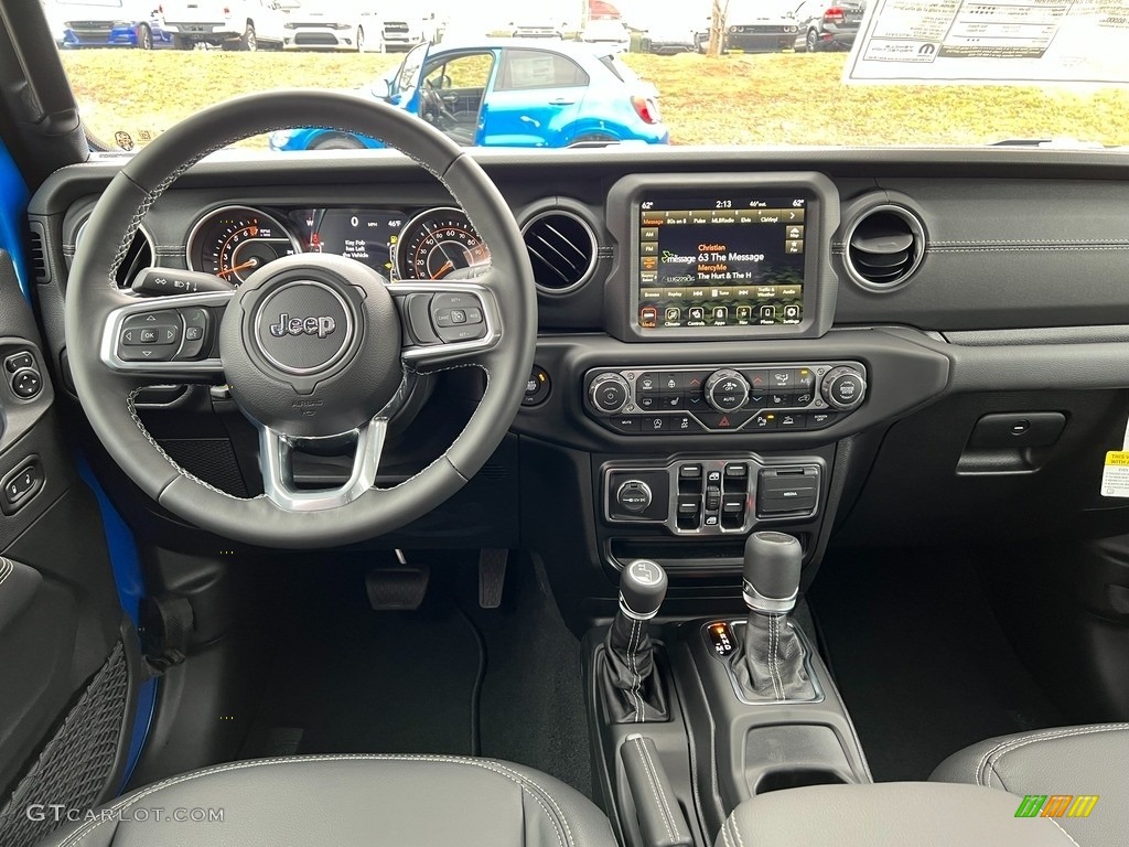 2021 Jeep Gladiator Overland 4x4 Black Dashboard Photo #143567602