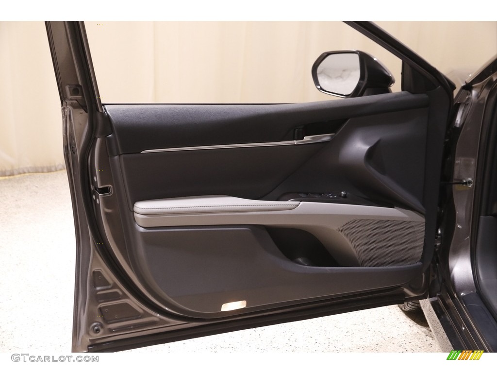 2021 Toyota Camry XLE Door Panel Photos