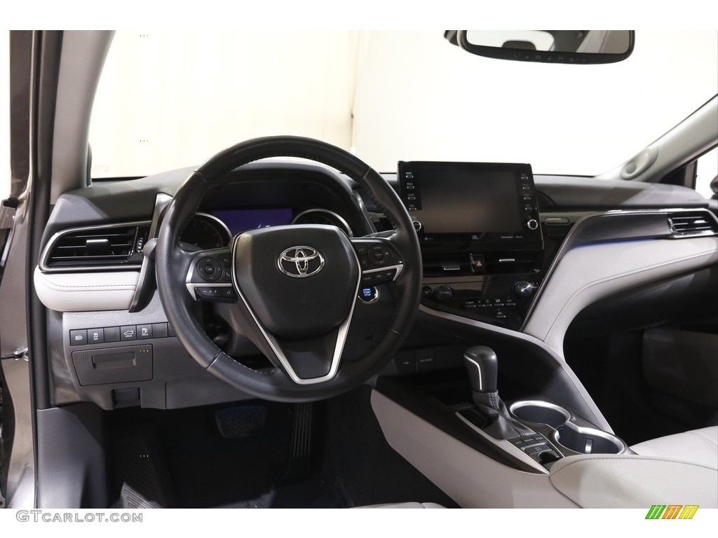 2021 Toyota Camry XLE Dashboard Photos