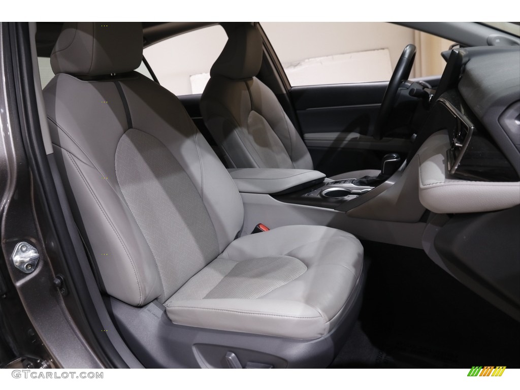 2021 Toyota Camry XLE Front Seat Photo #143585147
