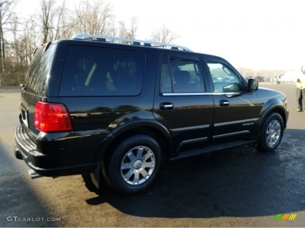 2004 Navigator Luxury 4x4 - Black Clearcoat / Dove Grey photo #3