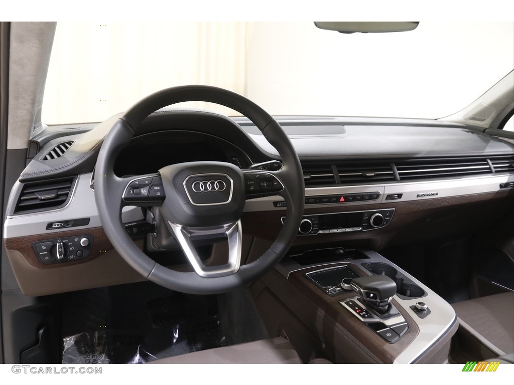 2019 Audi Q7 55 Prestige quattro Dashboard Photos