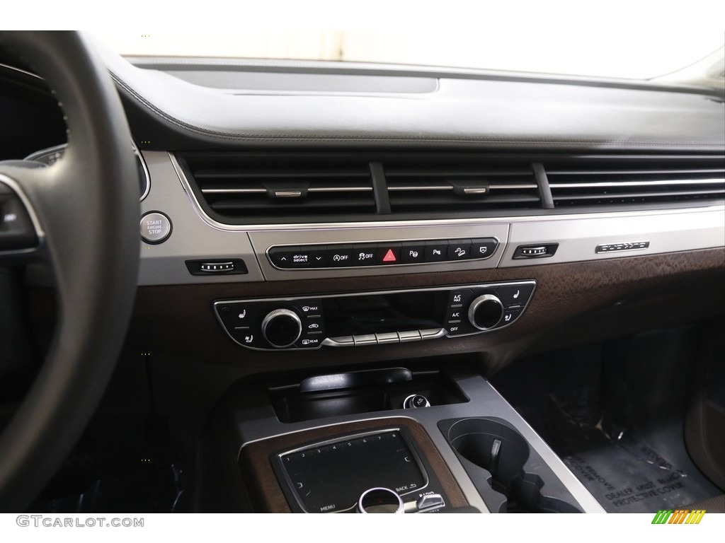 2019 Audi Q7 55 Prestige quattro Controls Photos