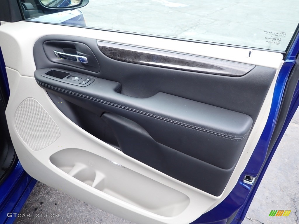 2018 Grand Caravan SE - Indigo Blue / Black/Light Graystone photo #17