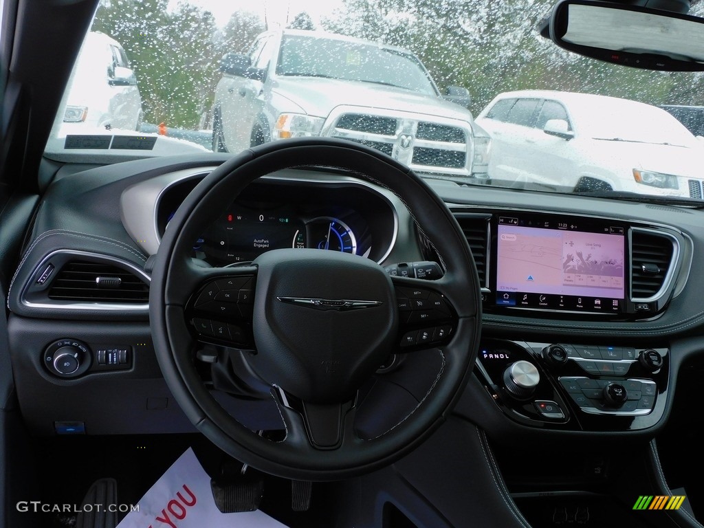 2022 Chrysler Pacifica Hybrid Limited Black Dashboard Photo #143598881