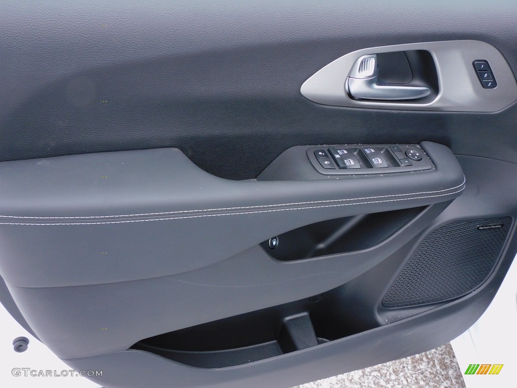 2022 Chrysler Pacifica Hybrid Limited Black Door Panel Photo #143598899