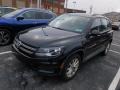 Deep Black Pearl - Tiguan Limited 2.0T 4Motion Photo No. 4