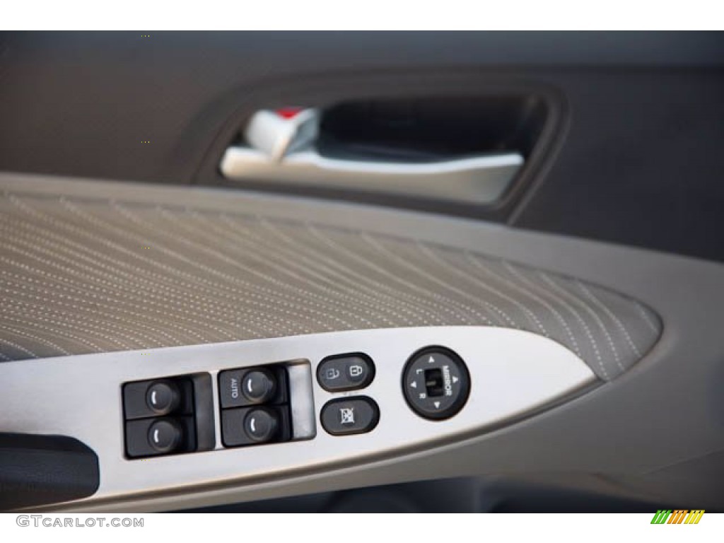 2015 Hyundai Accent GLS Gray Door Panel Photo #143619907