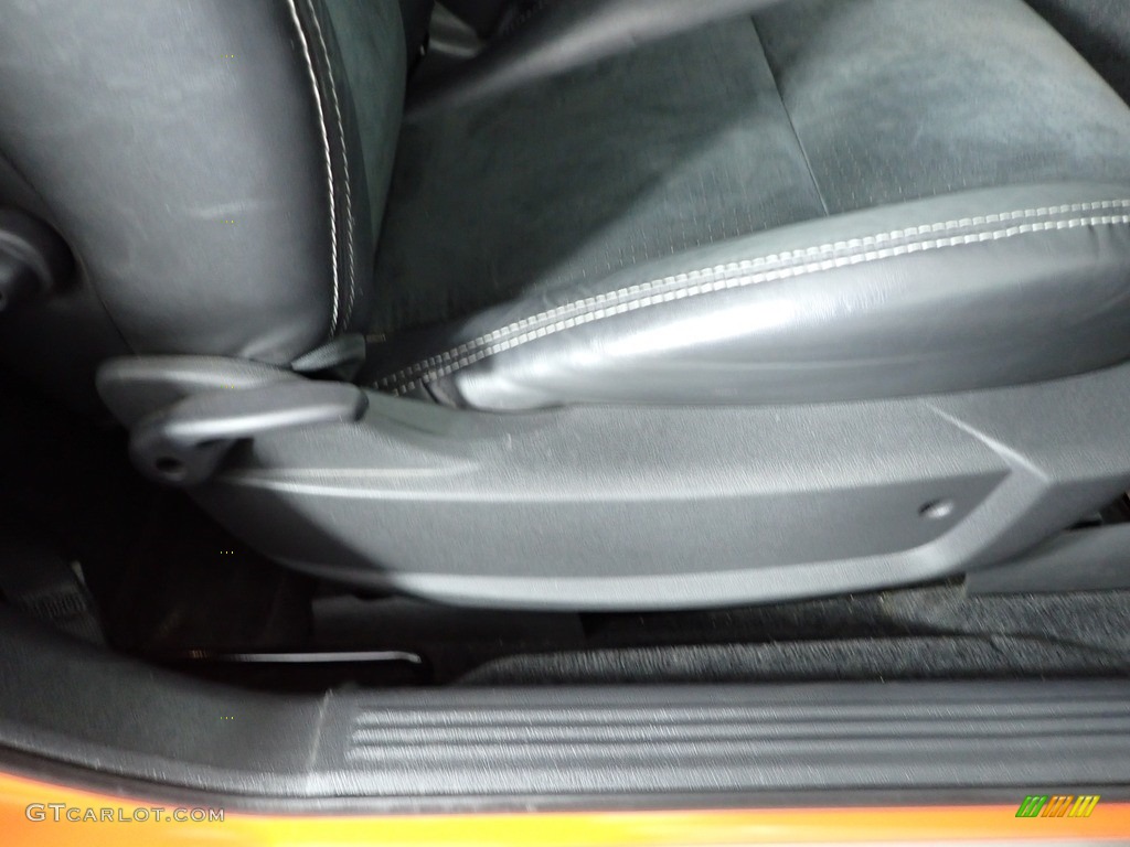 2009 Challenger SRT8 - HEMI Orange / Dark Slate Gray photo #27