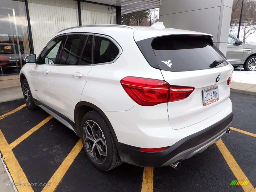 2018 X1 xDrive28i - Alpine White / Black photo #2