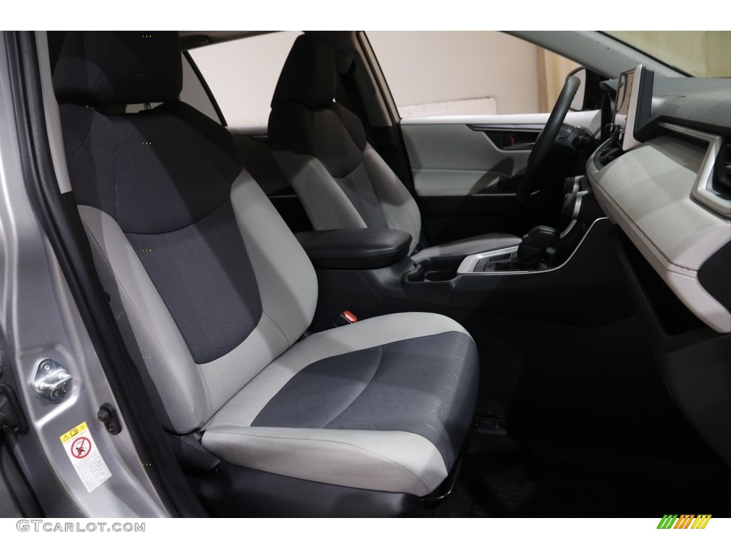 2019 RAV4 XLE - Silver Sky Metallic / Light Gray photo #15