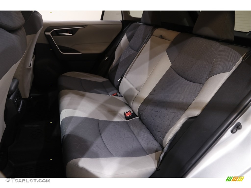 2019 RAV4 XLE - Silver Sky Metallic / Light Gray photo #17