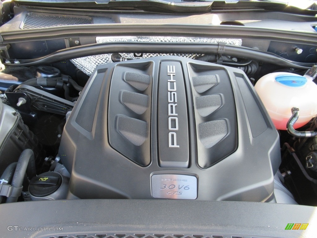 2018 Porsche Macan GTS Engine Photos