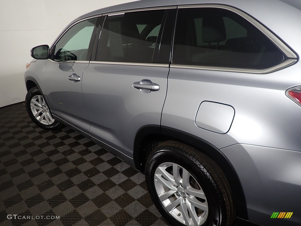 2014 Highlander LE - Silver Sky Metallic / Ash photo #17