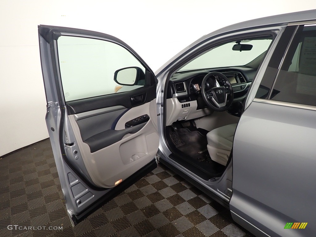 2014 Highlander LE - Silver Sky Metallic / Ash photo #19