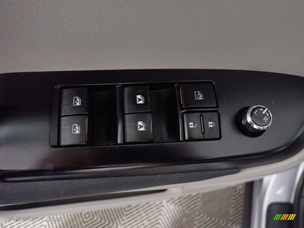 2014 Highlander LE - Silver Sky Metallic / Ash photo #20