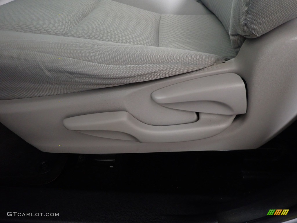 2014 Highlander LE - Silver Sky Metallic / Ash photo #22