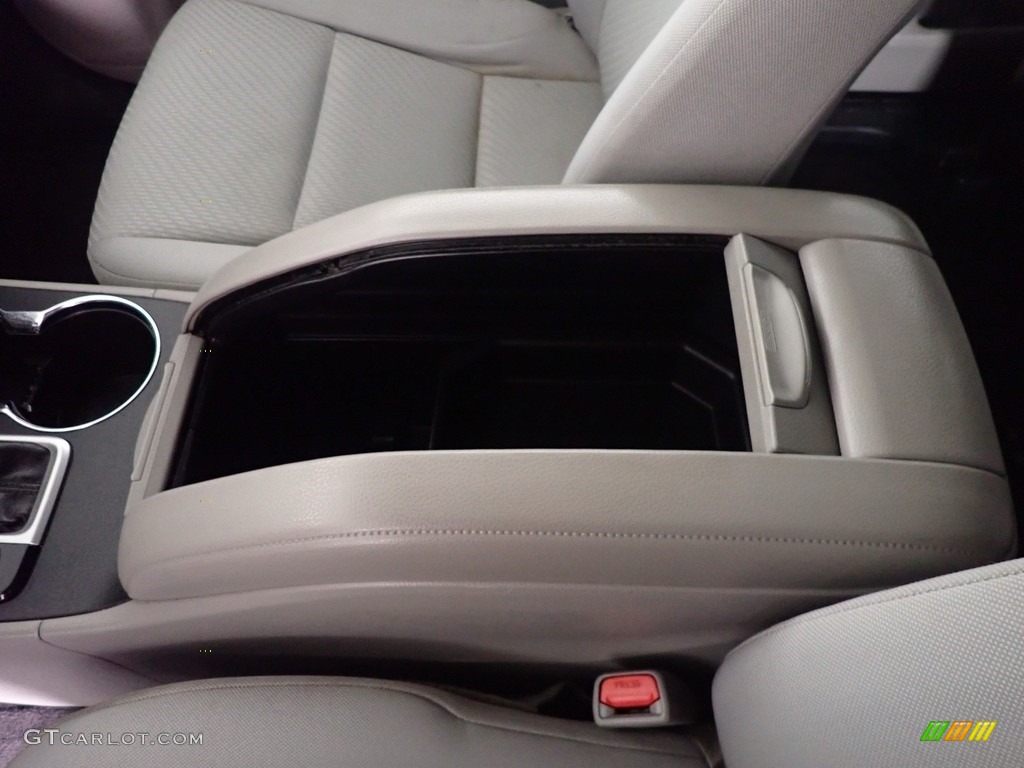 2014 Highlander LE - Silver Sky Metallic / Ash photo #32