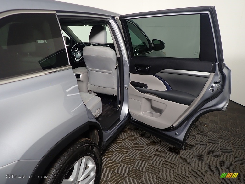 2014 Highlander LE - Silver Sky Metallic / Ash photo #35