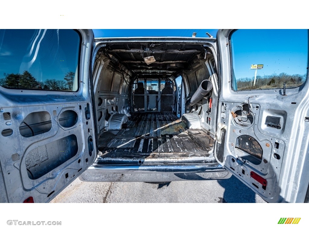 2011 E Series Van E350 XL Extended Utility - Ingot Silver Metallic / Medium Flint photo #20