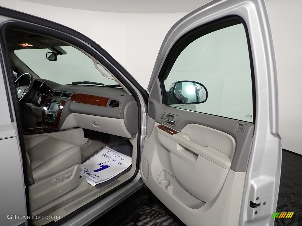 2010 Tahoe LTZ 4x4 - Sheer Silver Metallic / Light Titanium/Dark Titanium photo #33