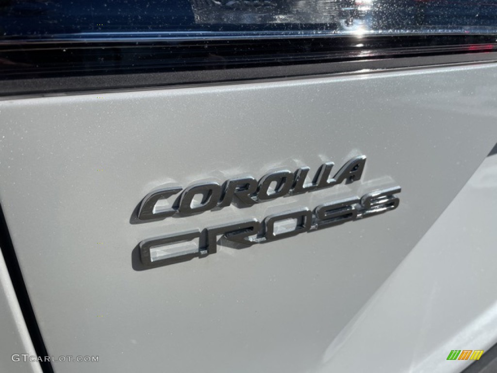 2022 Toyota Corolla Cross XLE AWD Marks and Logos Photos