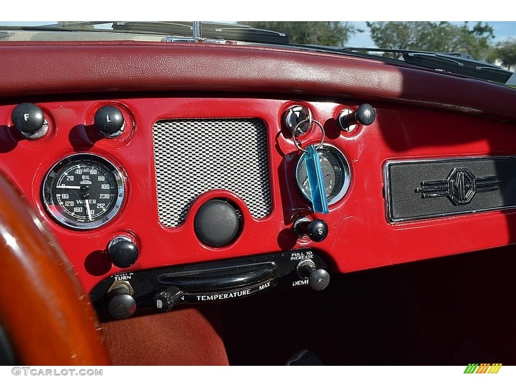 1959 MG MGA Roadster Controls Photos