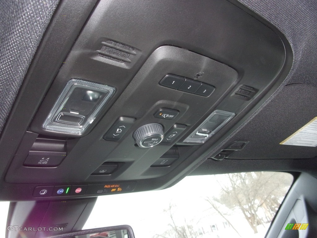 2022 Suburban RST 4WD - Iridescent Pearl Tricoat / Jet Black/­Victory Red photo #45