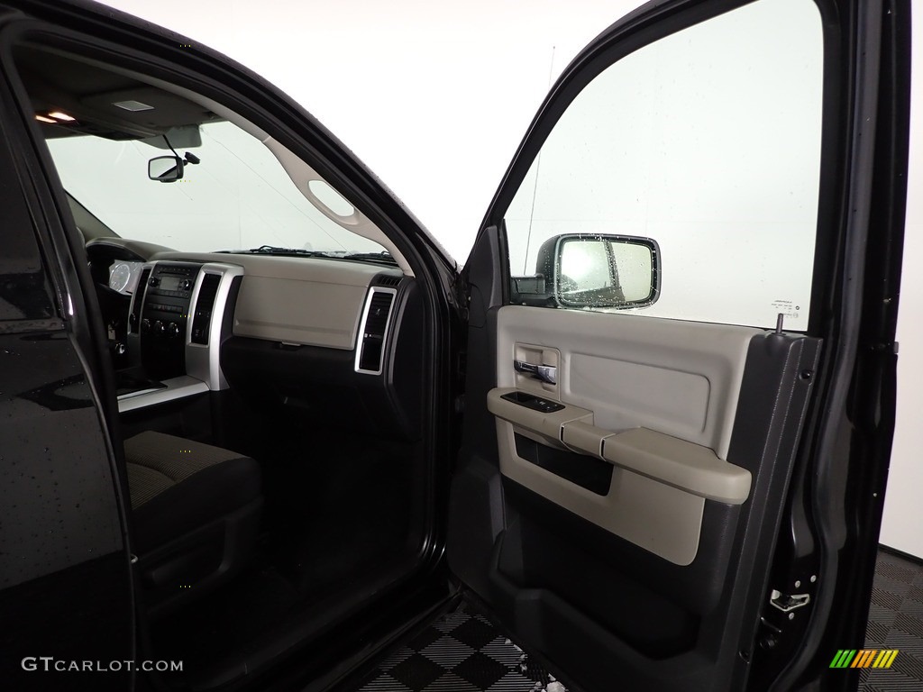 2011 Ram 1500 Big Horn Crew Cab 4x4 - Brilliant Black Crystal Pearl / Dark Slate Gray/Medium Graystone photo #24