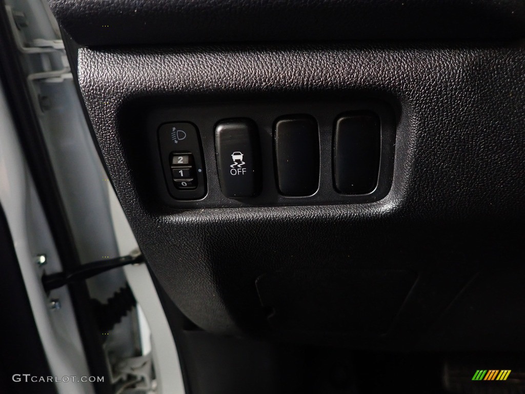 2013 Outlander Sport SE 4WD - White Pearl / Black photo #30