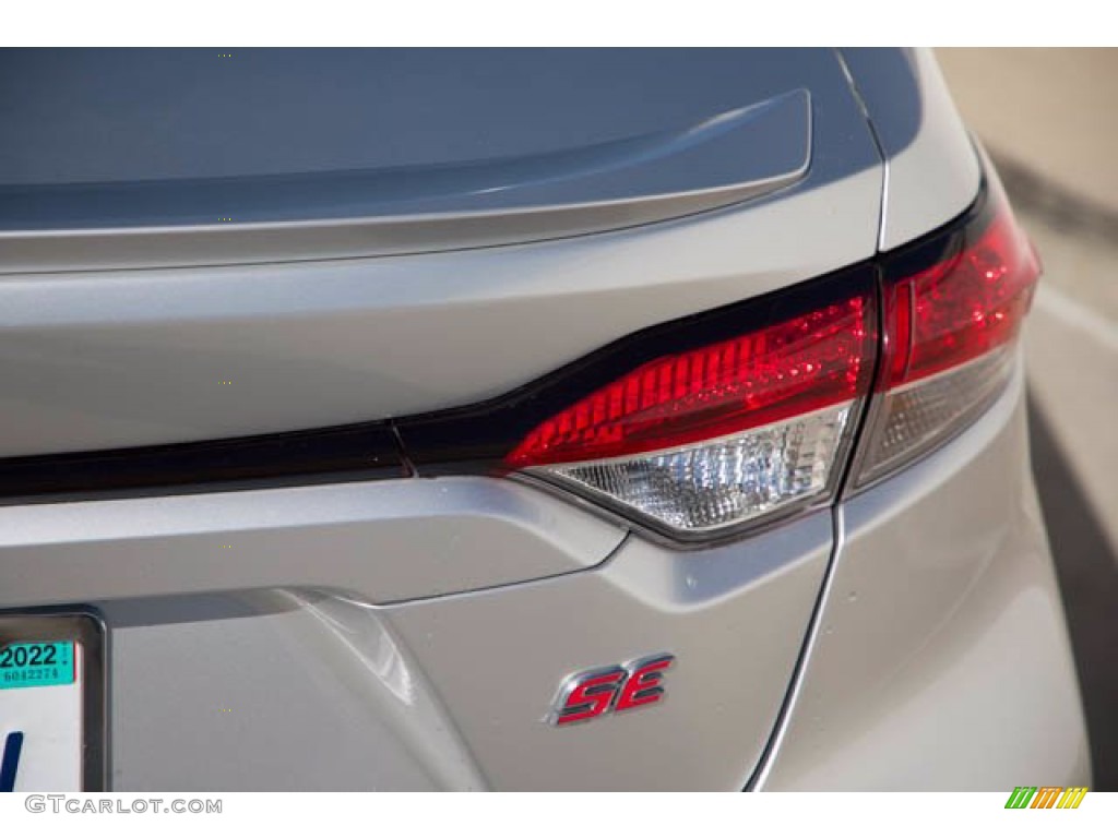 2020 Corolla SE - Classic Silver Metallic / Black photo #13