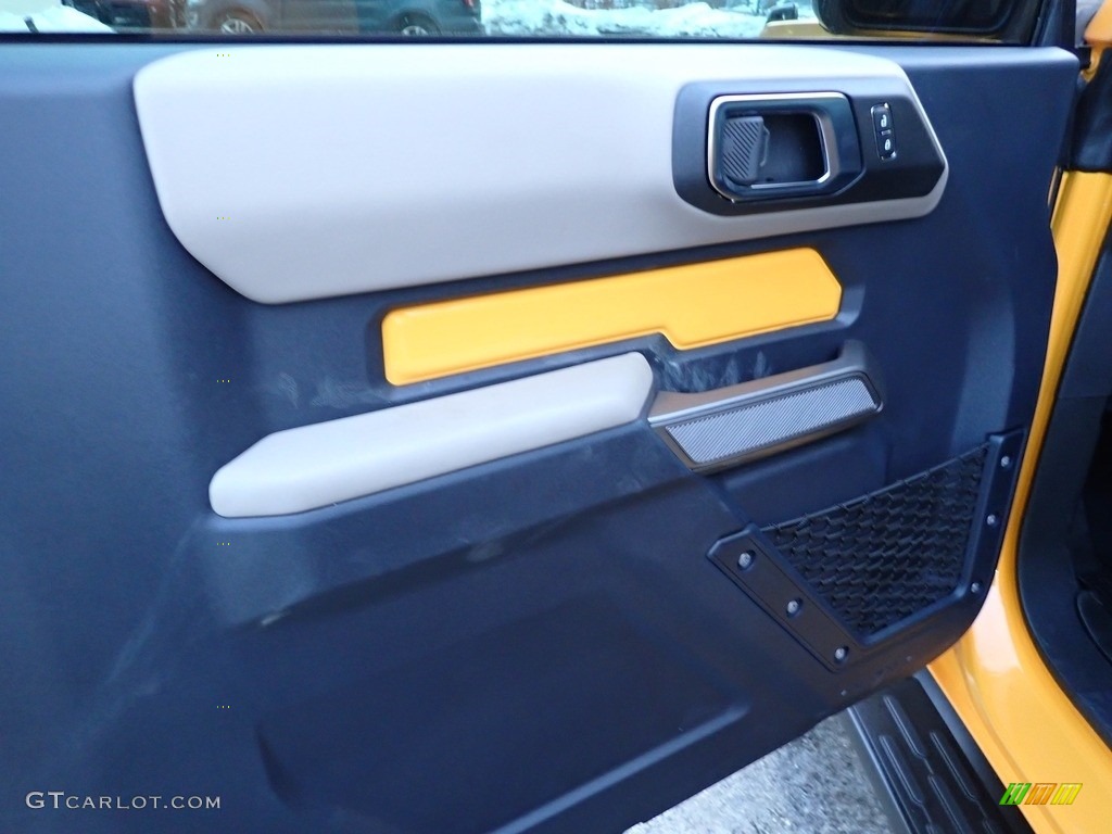 2021 Ford Bronco Wildtrak 4x4 2-Door Sandstone/Black Onyx Door Panel Photo #143652867