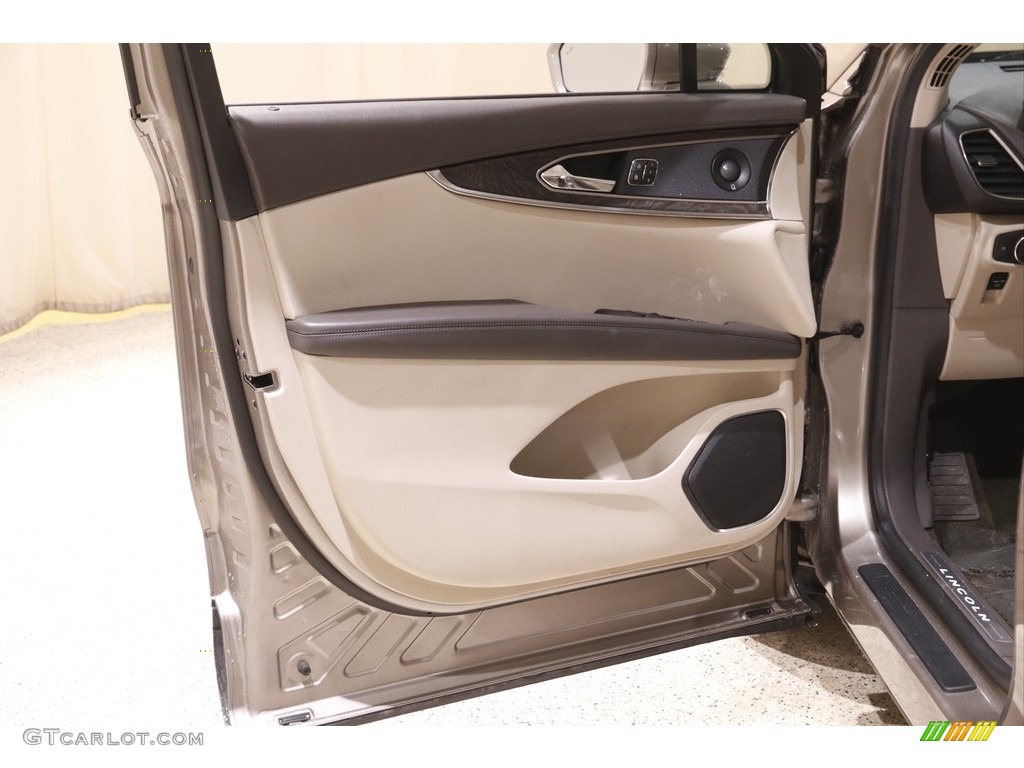 2019 Lincoln Nautilus Reserve Door Panel Photos