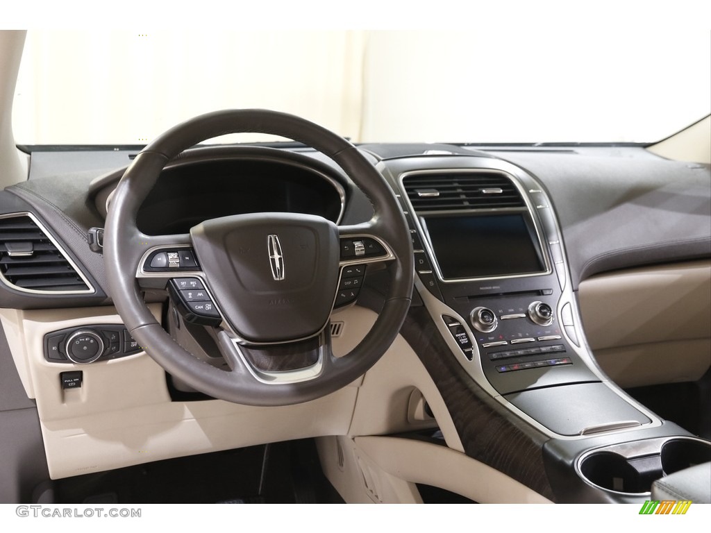 2019 Lincoln Nautilus Reserve Dashboard Photos