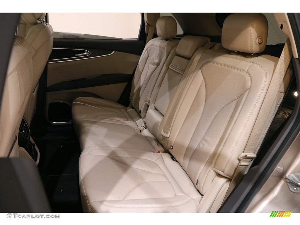 Cappuccino Interior 2019 Lincoln Nautilus Reserve Photo #143653707