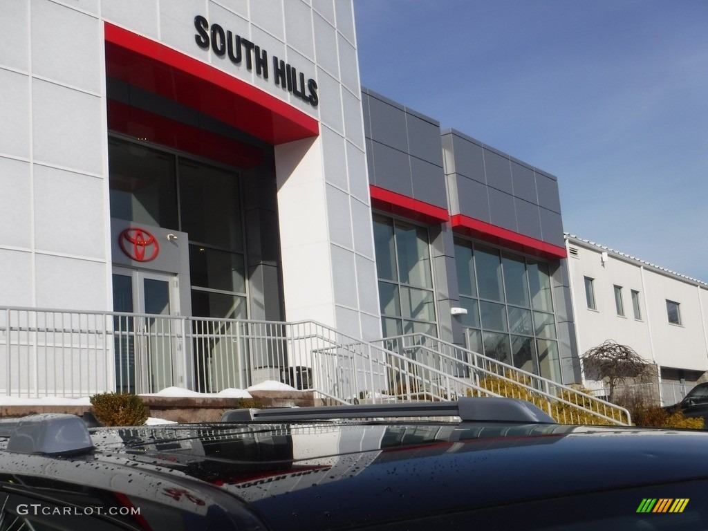 2018 4Runner SR5 4x4 - Midnight Black Metallic / Graphite photo #3