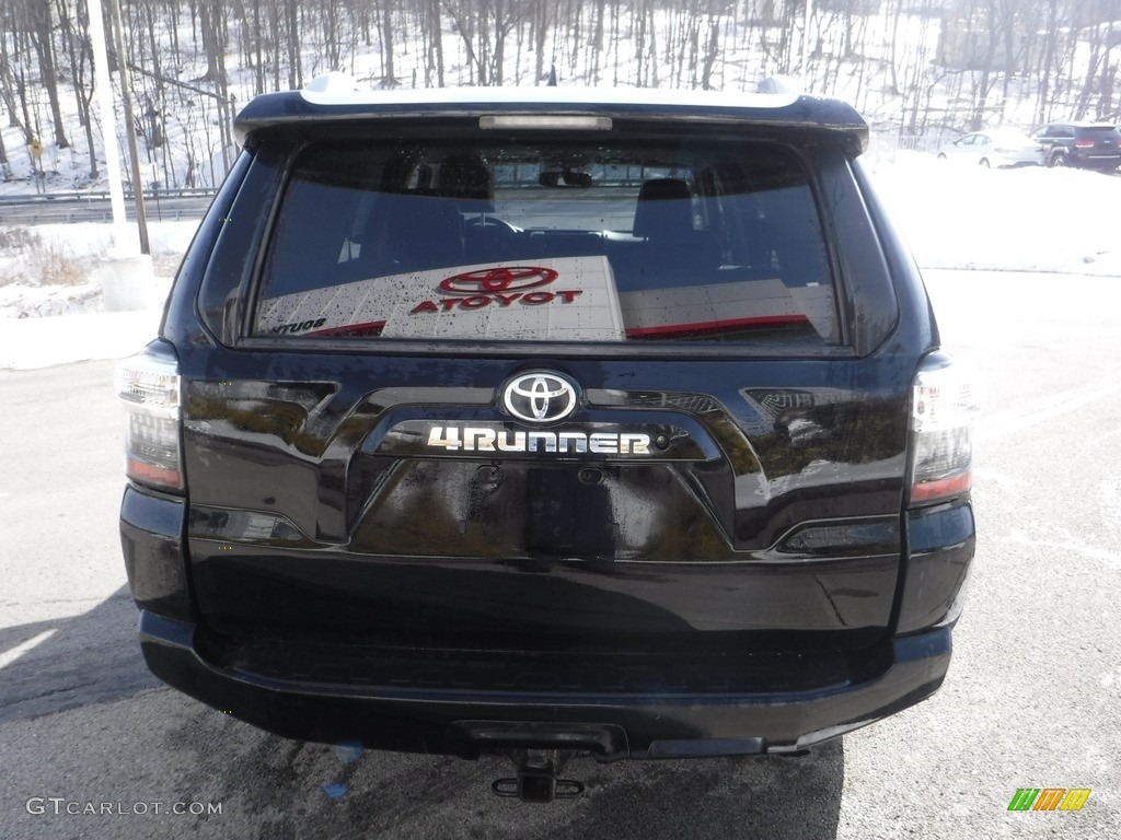 2018 4Runner SR5 4x4 - Midnight Black Metallic / Graphite photo #18