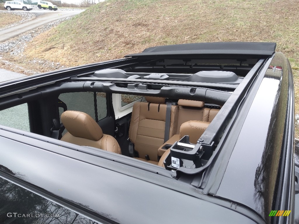 2022 Jeep Wrangler Unlimited Sahara 4XE Hybrid Sunroof Photos