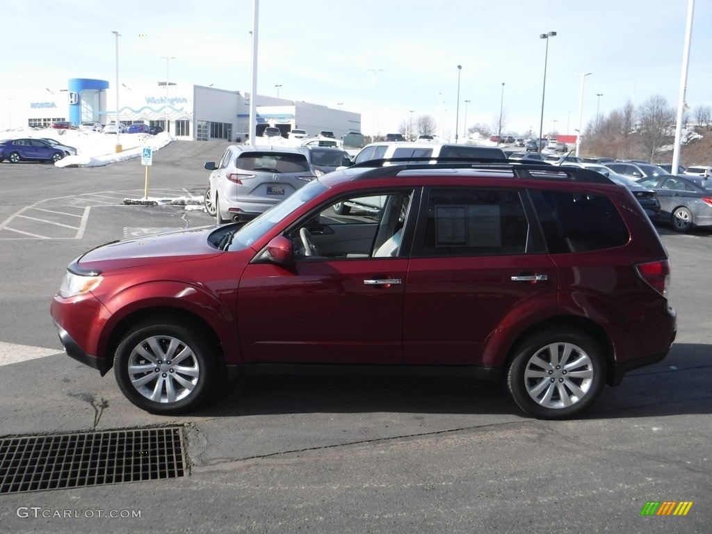 2013 Forester 2.5 X Premium - Camellia Red Pearl / Platinum photo #7