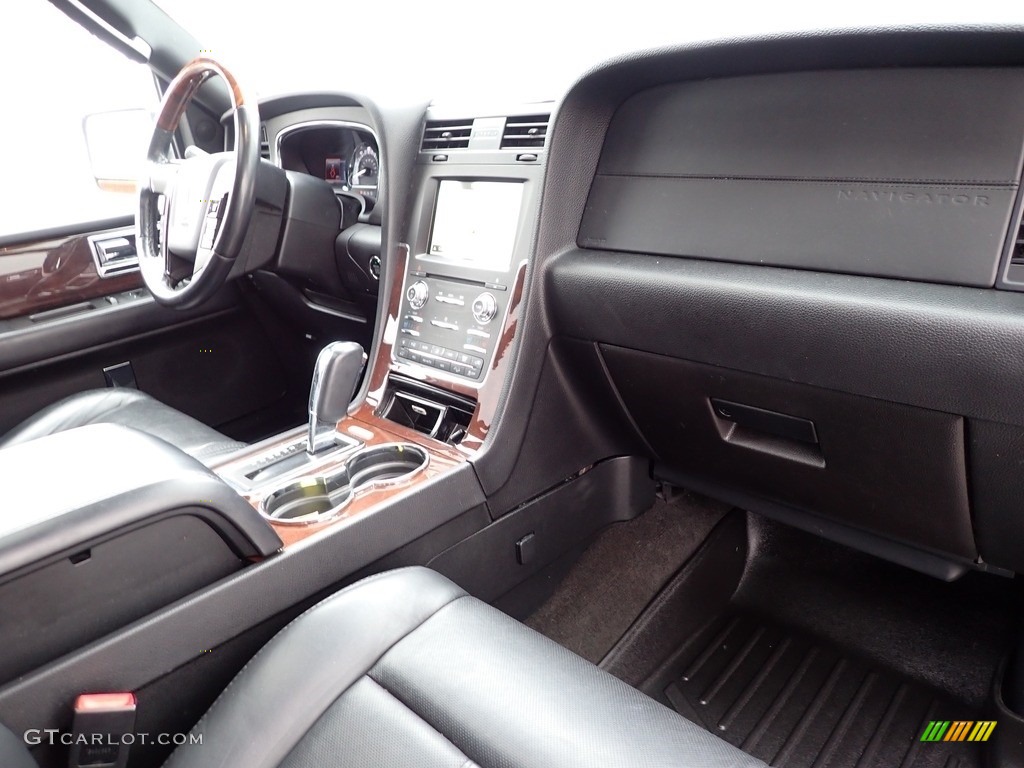 2016 Lincoln Navigator Select 4x4 Ebony Dashboard Photo #143668961