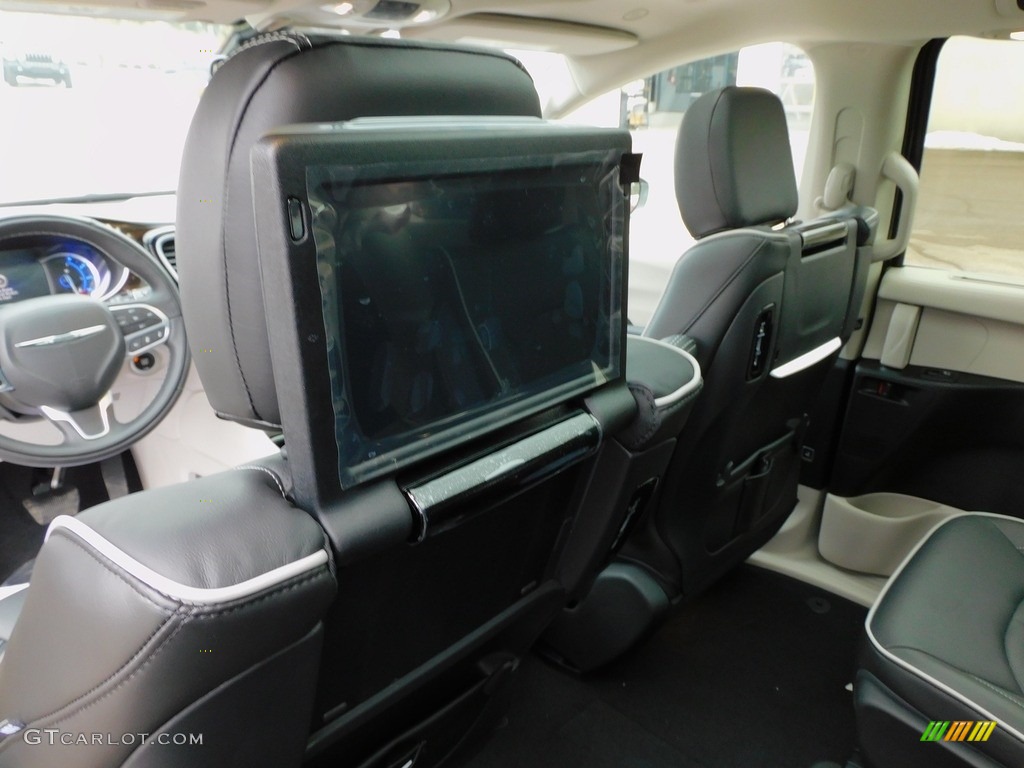 2022 Chrysler Pacifica Hybrid Limited Entertainment System Photos